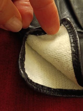 Guantes de piel negros