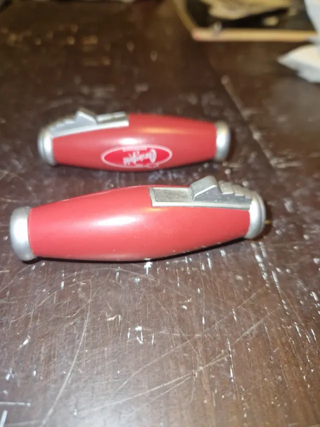 Encendedor Chesterfield Rojo