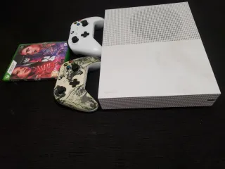 Xbox One S + 2 Mandos + Juego WWE 2K24