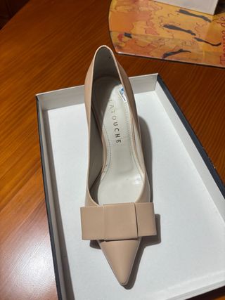 Zapatos Latouche Beige Tacón Bajo