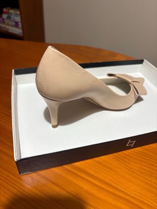 Zapatos Latouche Beige Tacón Bajo