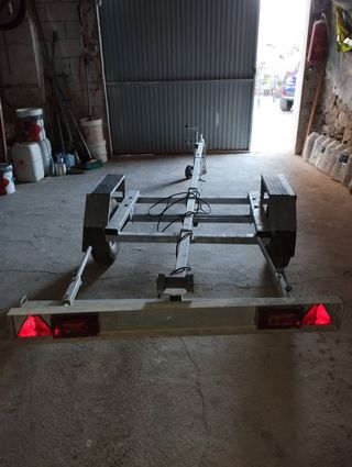 Remolque para embarcación neumática con documentos