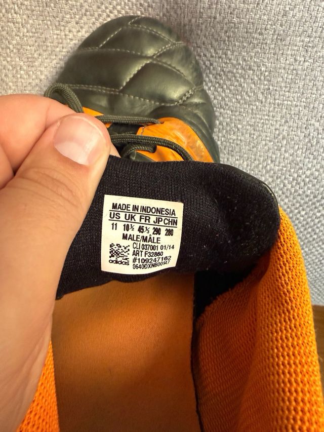 Zapatos de fútbol Adidas Naranja y Negro