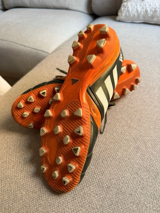 Zapatos de fútbol Adidas Naranja y Negro