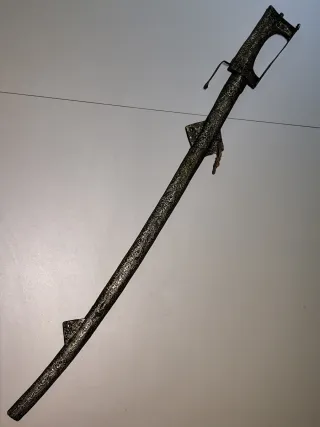 Vecchio accessorio artigianale africano