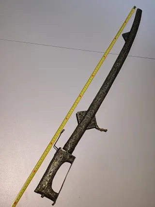 Vecchio accessorio artigianale africano