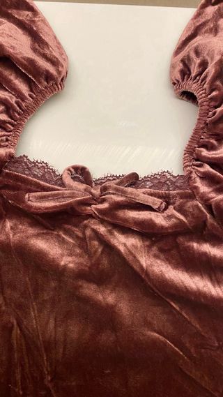 Top de terciopelo con encaje