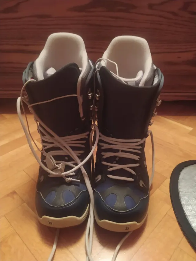 Equipo Snowboard tabla + botas + fijaciones +funda