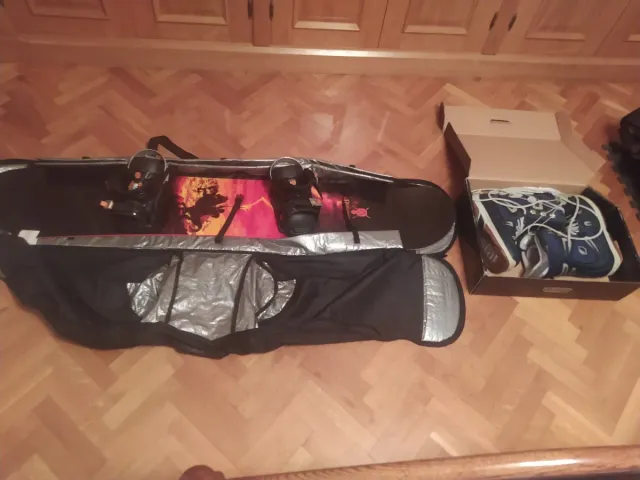 Equipo Snowboard tabla + botas + fijaciones +funda