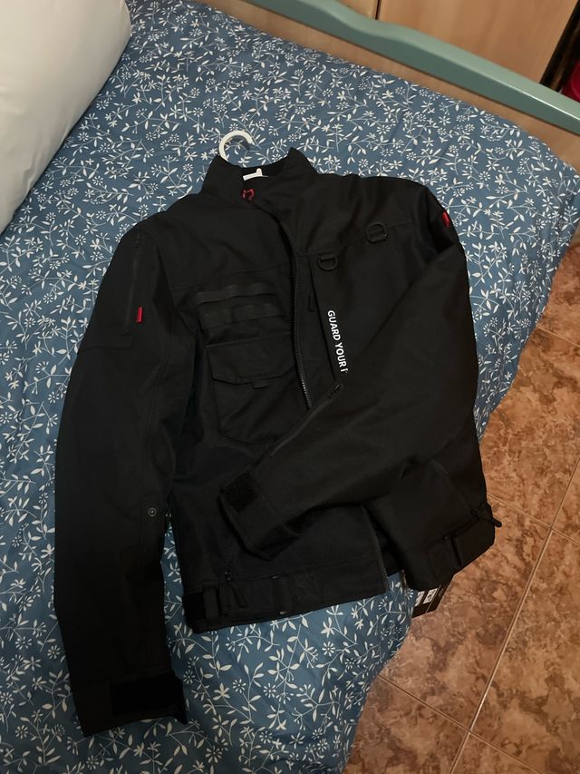 Chaqueta de motero negra