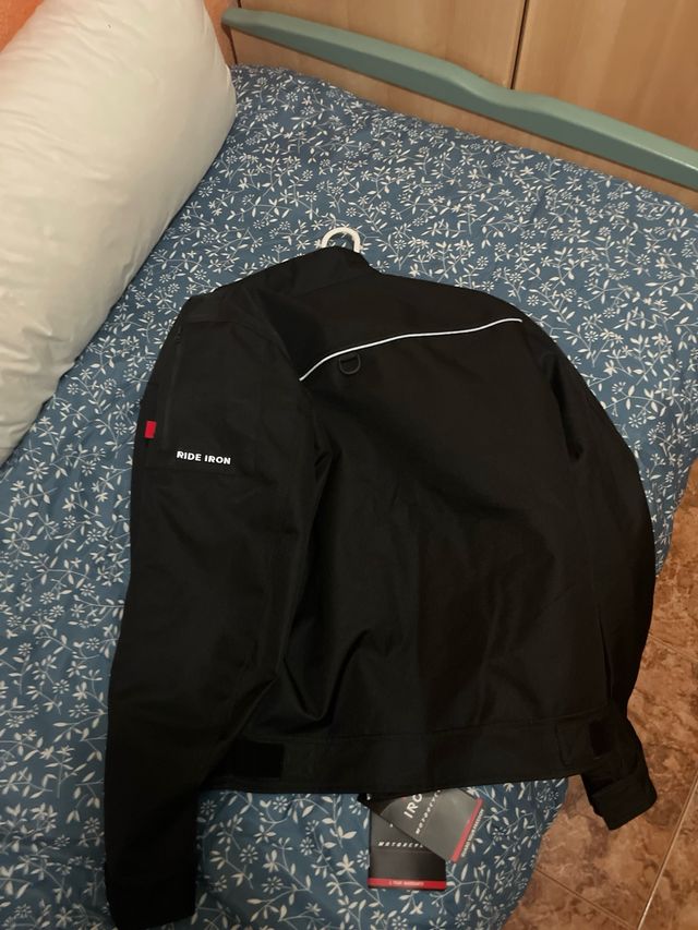 Chaqueta de motero negra