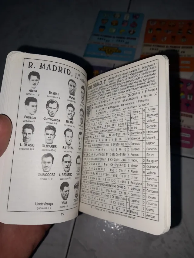 Lotto di figurine di calcio e altro collezionismo