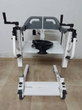 Silla ortopédica para movilidad y aseo