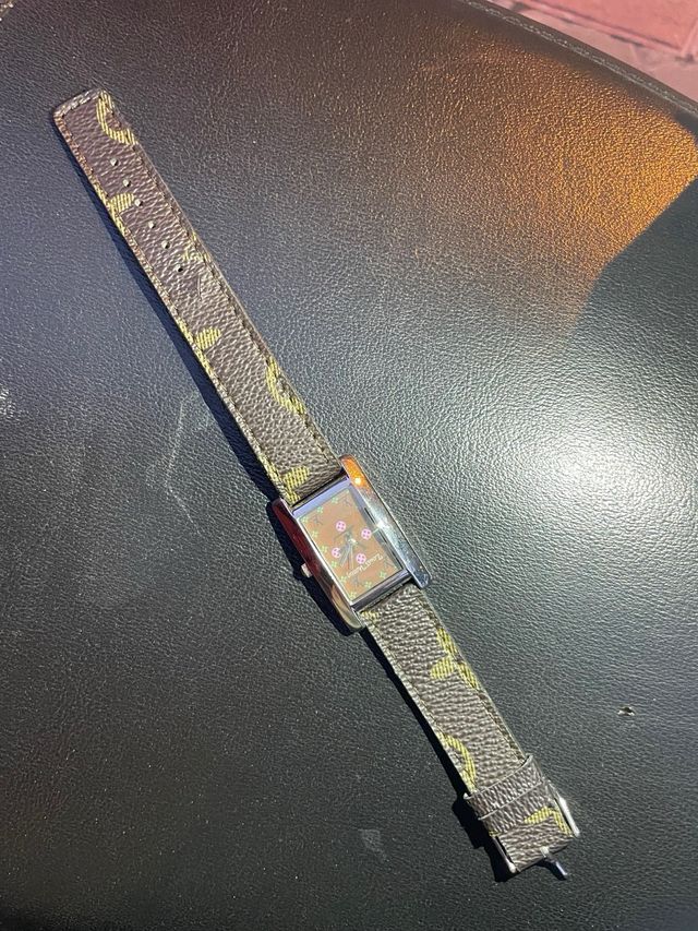 Reloj Louis Vuitton Marrón y Rosa