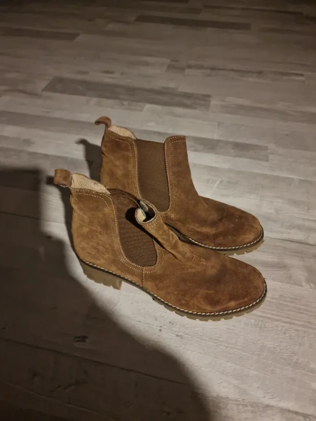 Botines de ante marrones