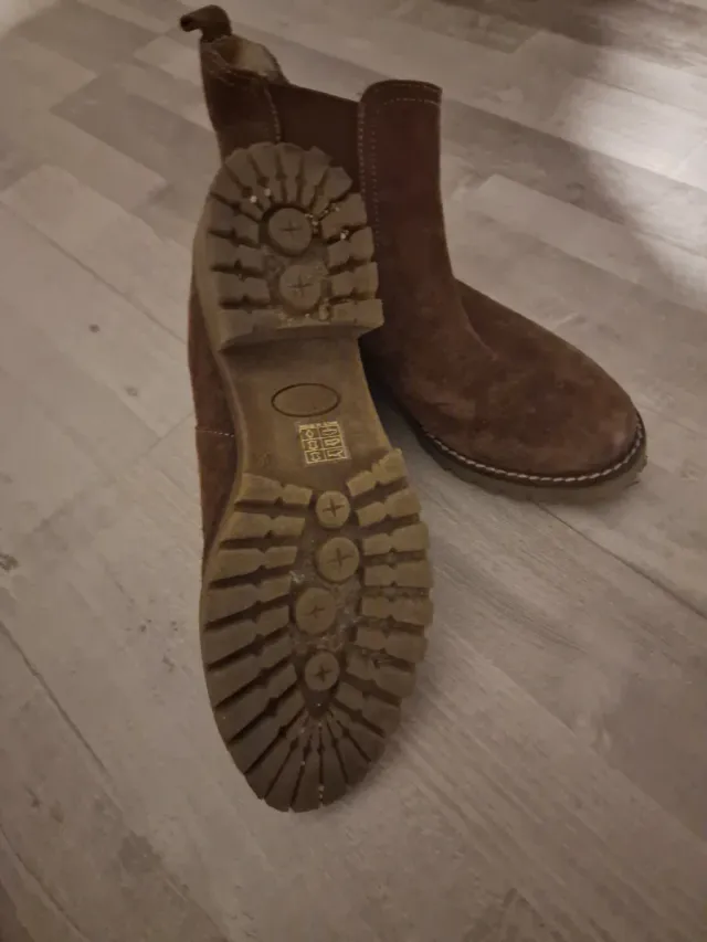 Botines de ante marrones