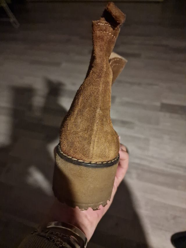 Botines de ante marrones