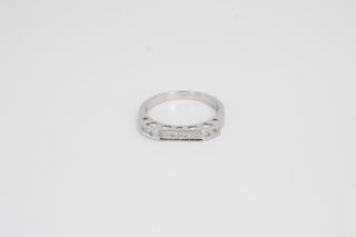 P22569SNJ Anillo oro blanco 18K con diamantes