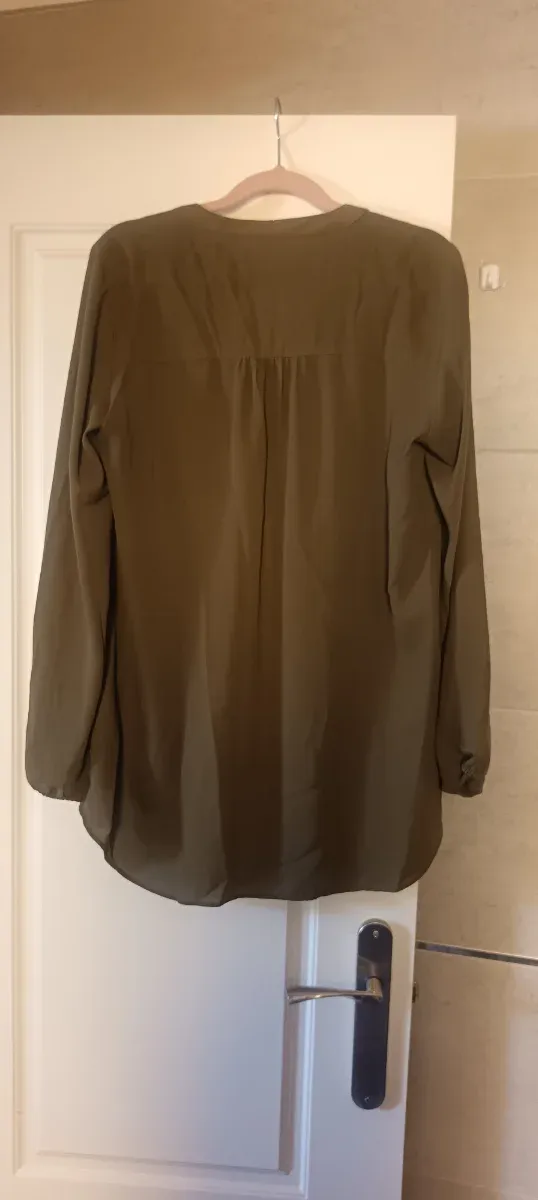 Blusa Yessica talla 42 verde militar