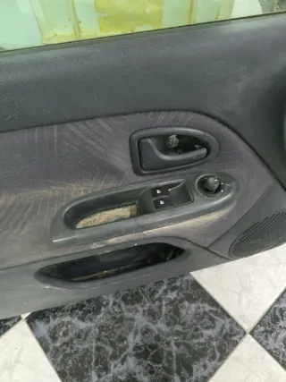 Puerta Renault Clio II Piloto Azul