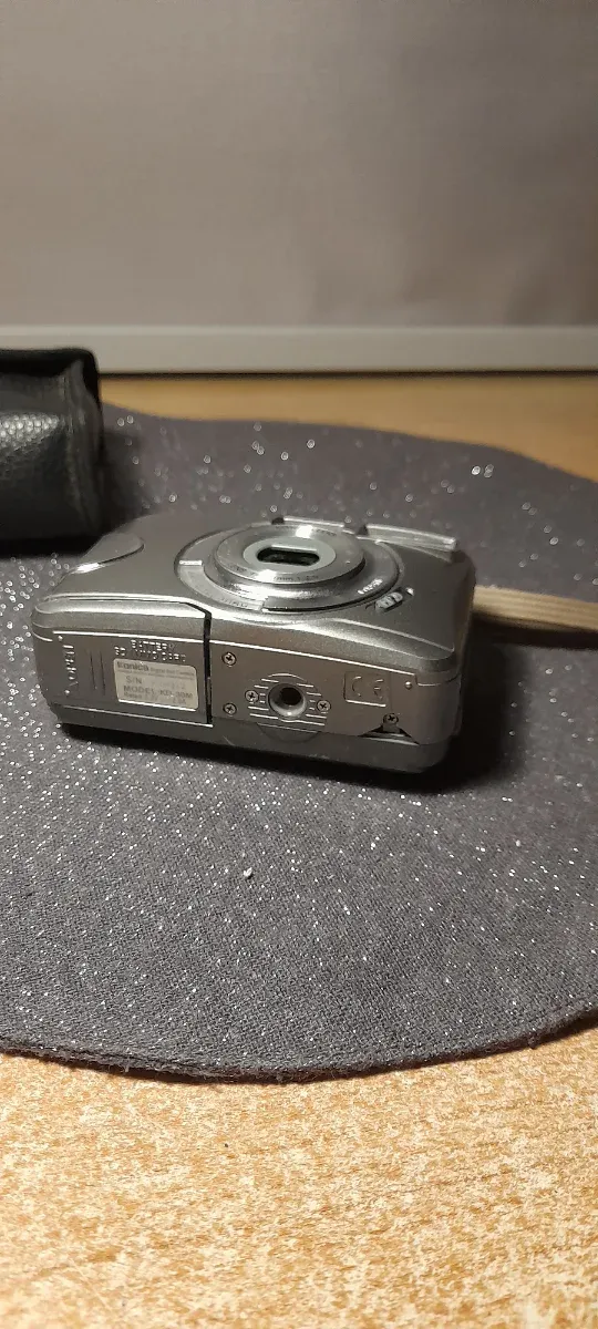 Cámara Konica KD-30M con funda
