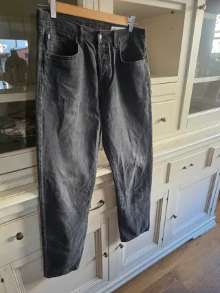 Pantalones vaqueros Zara grises talla 40