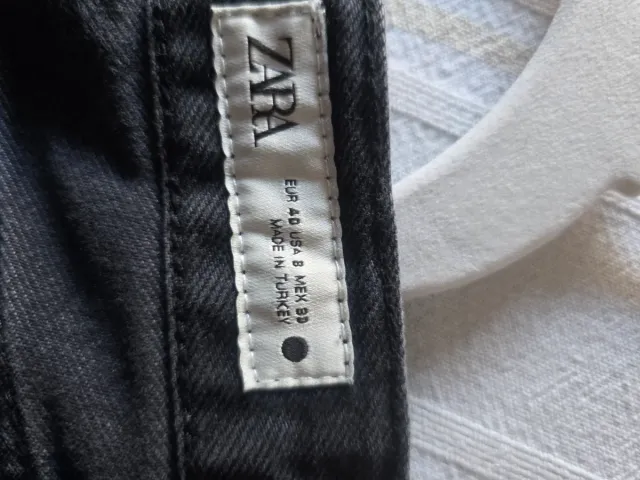 Pantalones vaqueros Zara grises talla 40