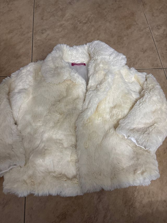 Abrigo peluche blanco nuevo 4/5 años