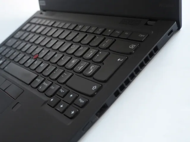 DELL CARBON ORDENADOR PORTÁTIL i7 SSD 16G RAM