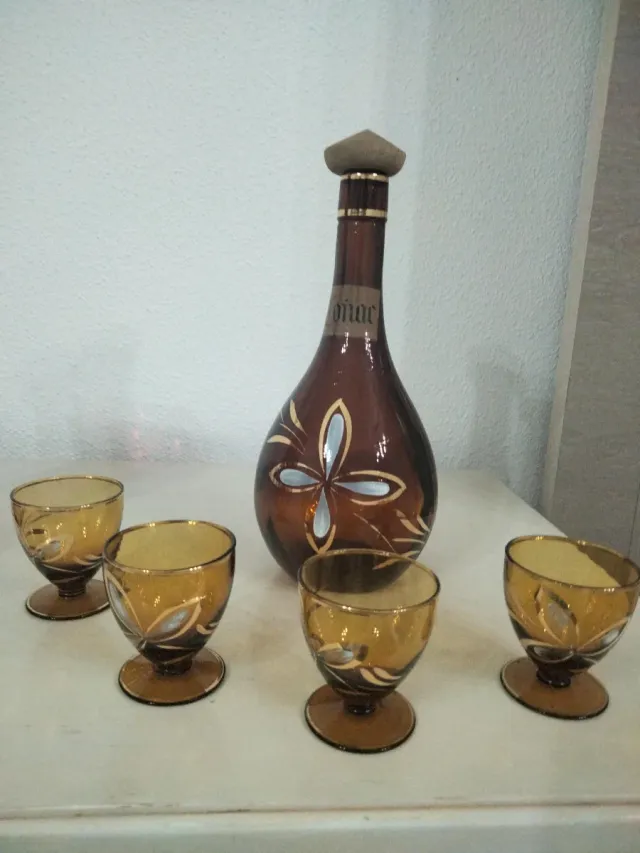 Licoreira Vintage com 4 Taças