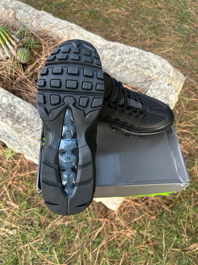 Nike Air Max 95 Negras Talla 43