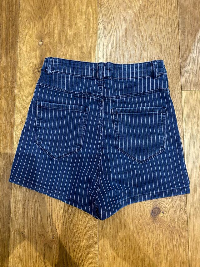 Pantalón corto Bershka rayas verticales