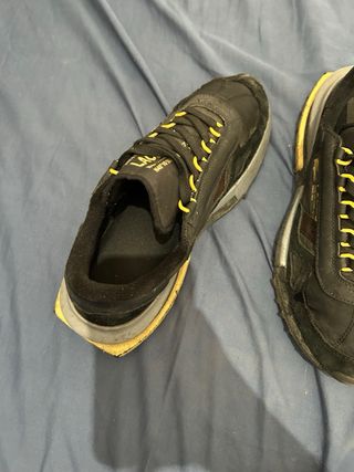 Tenis Lacoste Negro y Dorado