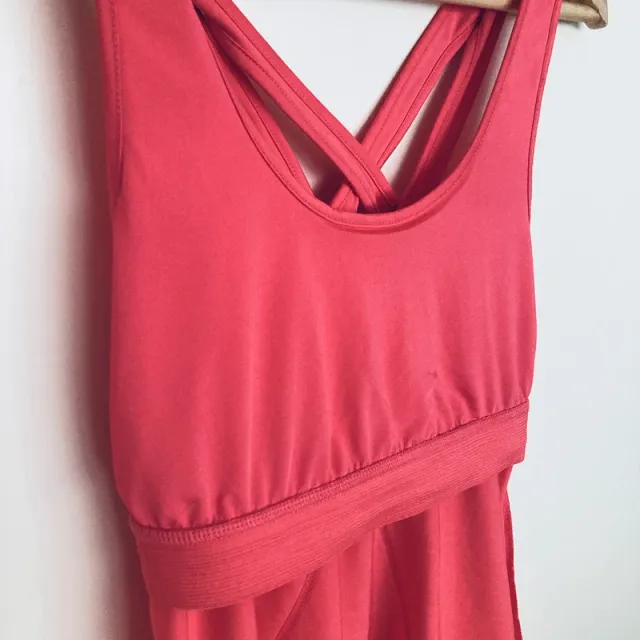 Camiseta deportiva H&M roja tirantes cruzados