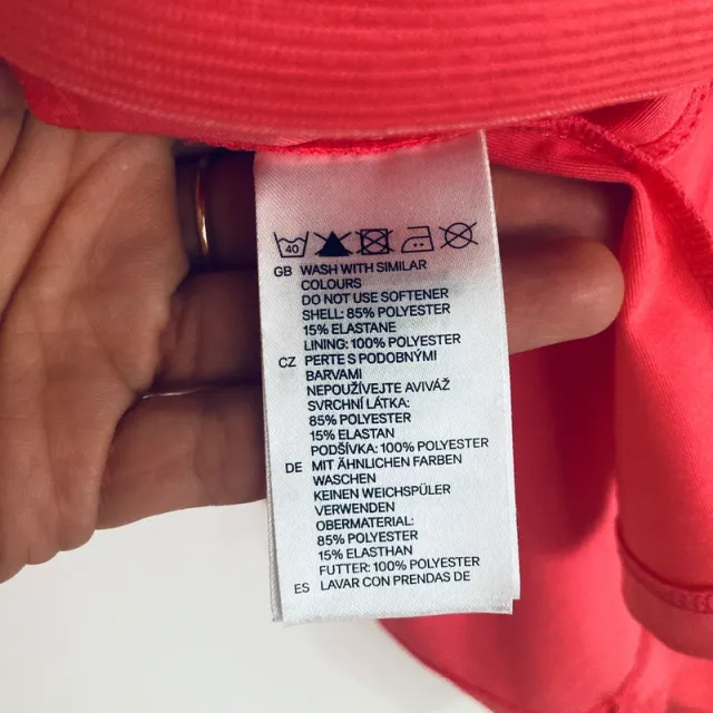 Camiseta deportiva H&M roja tirantes cruzados