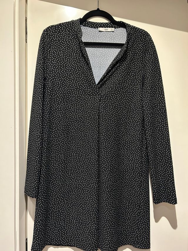 Vestido básico lunares escote pico