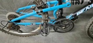 Bicicleta junior negra y azul