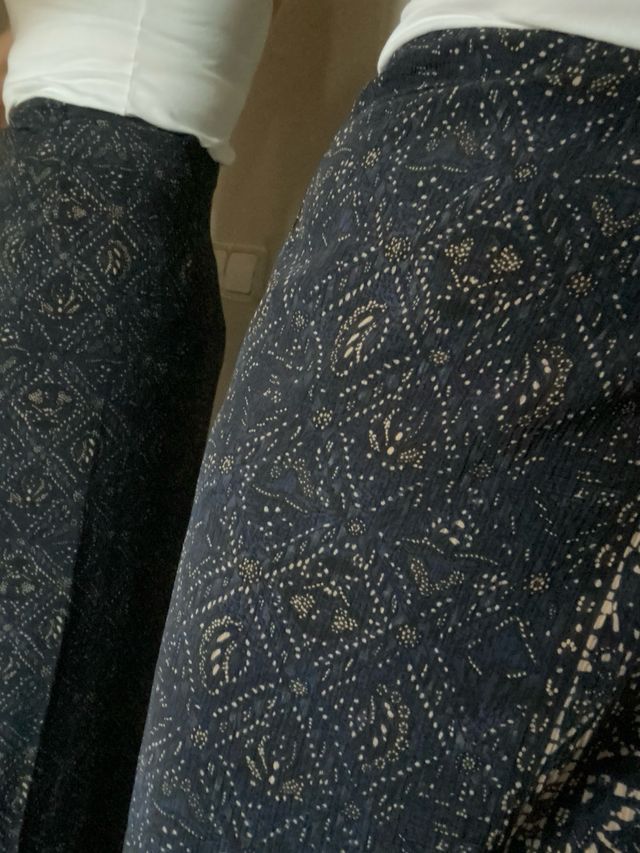 Falda larga cruzada azul y dorada