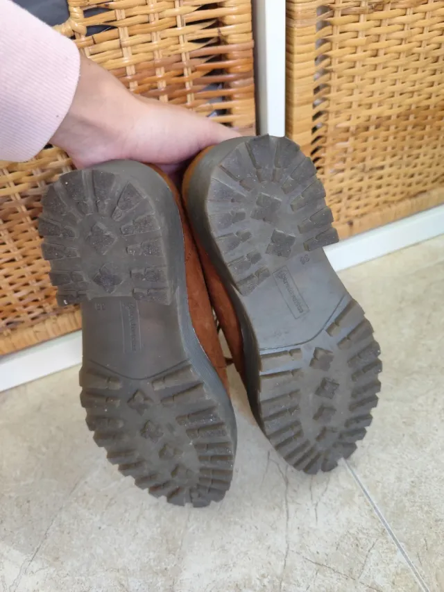 Zapatos marrones Stradivarius con cordones