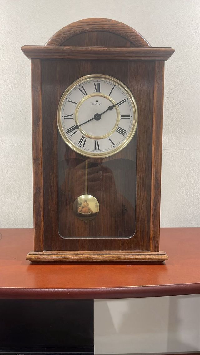 Reloj de mesa Junghans de madera