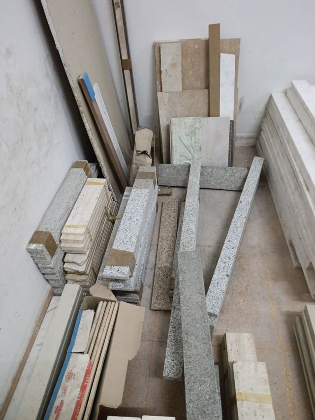 Zócalos de mármol y granito