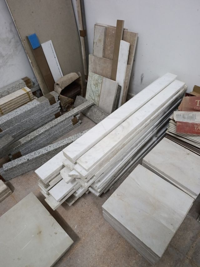 Zócalos de mármol y granito