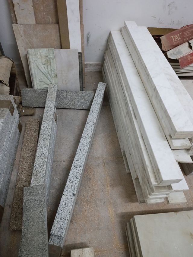 Zócalos de mármol y granito