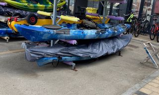 Kayak de pesca a pedales más motor y sonda