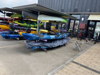 Kayak de pesca a pedales más motor y sonda