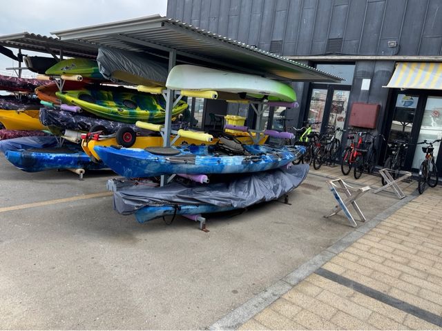 Kayak de pesca a pedales más motor y sonda