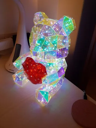 Orsetto luminoso con cuore rosso