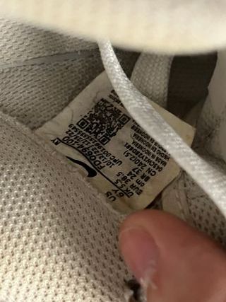 Nike Air Force 1 plateadas y blancas