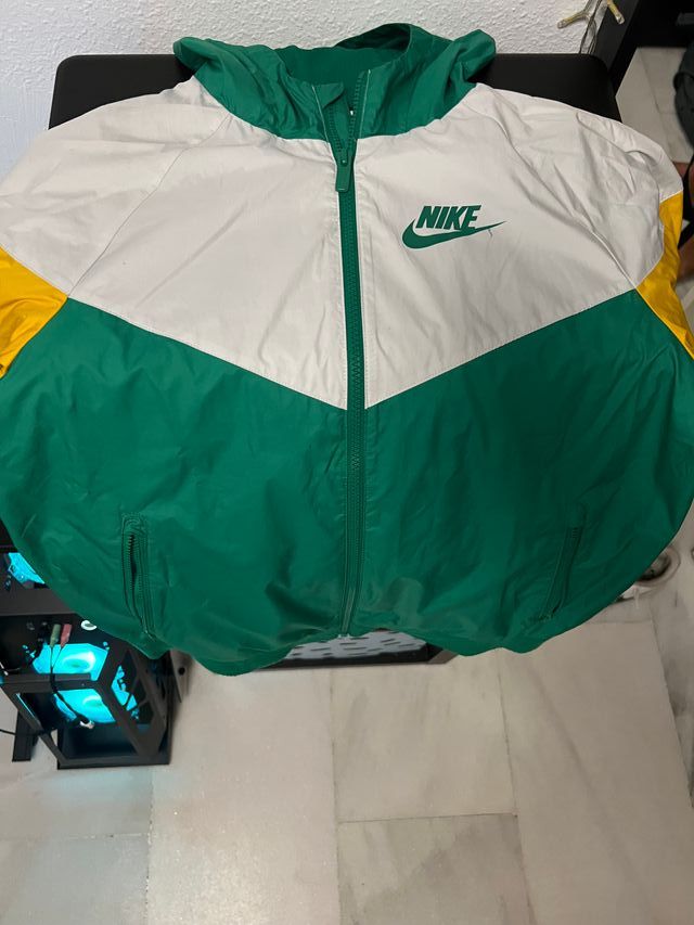 Nike Air Force 1 plateadas y blancas