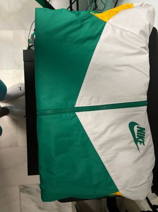 Nike Air Force 1 plateadas y blancas